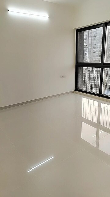 Room in 2 BHK Apartment at Amanora Gold Towers, Hadapsar – for Sale