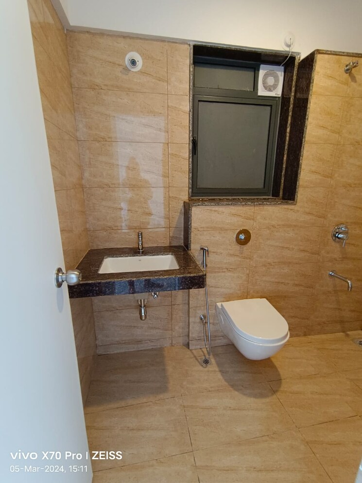 Bathroom, amanora-gold-towers 2 Bedroom 930 Sq.Ft. Apartment In Hadapsar Pune 9774389