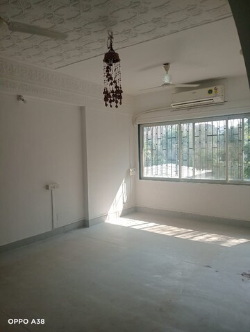 Room in 2 BHK Apartment at Juhu – for Rent