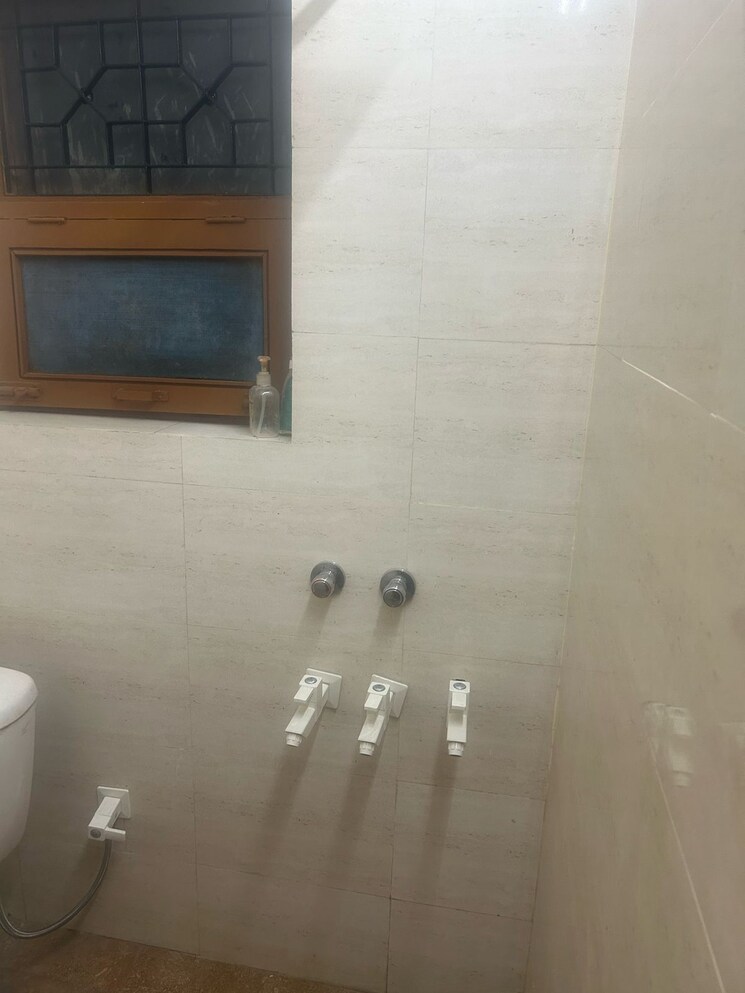 Bathroom, vijayant-enclave 1 RK 298 Sq.Ft. Apartment In Sector 29 Noida 9774412