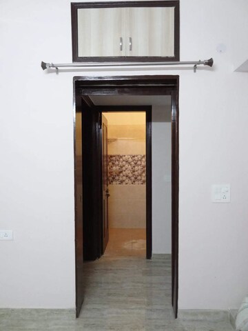 Building Lobby in 2 BHK Builder Floor at RWA Apartments Sector 27, Sector 27 – for Rent