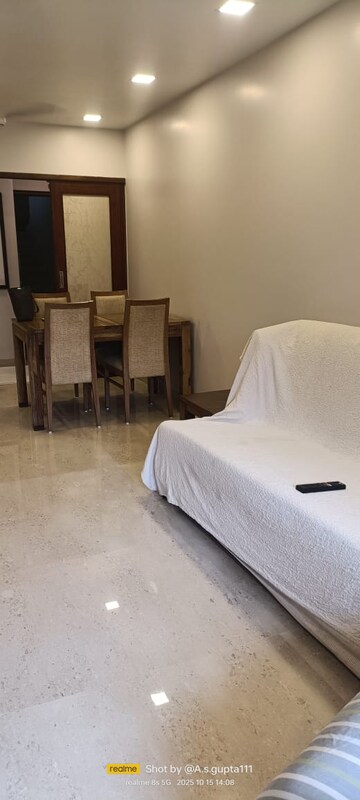 Bedroom in 2 BHK Apartment at Andheri West – for Rent