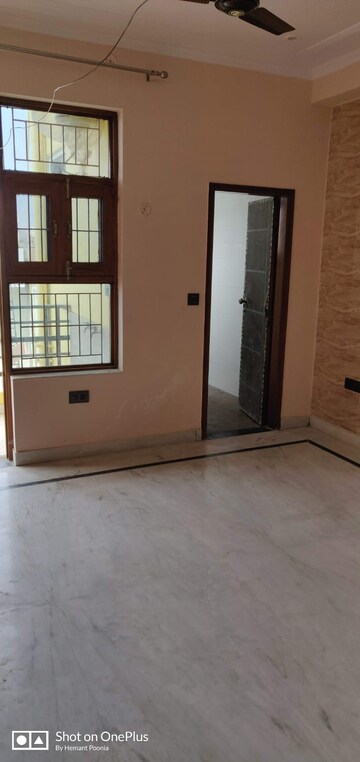 Room in 2 BHK Builder Floor at Sector 23 – for Rent