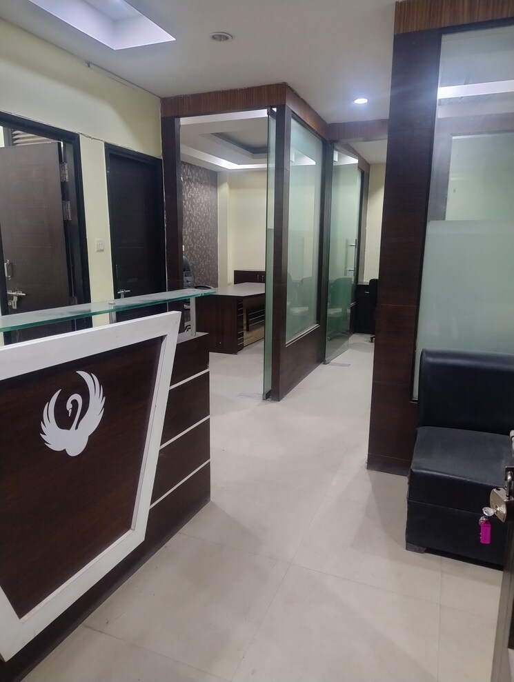 Cover Image, dlf-vibhuti-khand Commercial Office Space 450 Sq.Ft. In Gomti Nagar Lucknow 9774662