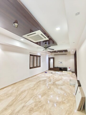 Room in 3 BHK Apartment at Begumpet – for Rent