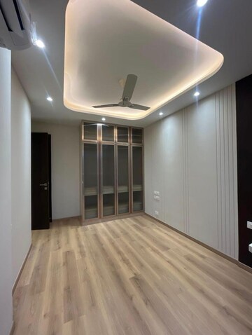 Room in 3 BHK Builder Floor at Sector 63a – for Rent