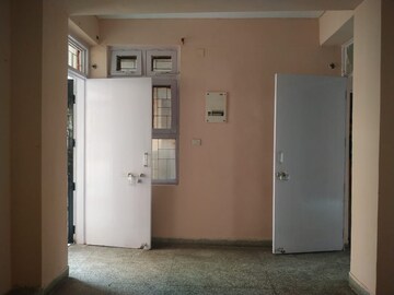 Room in 1 BHK Apartment at Jasola Vihar – for Rent