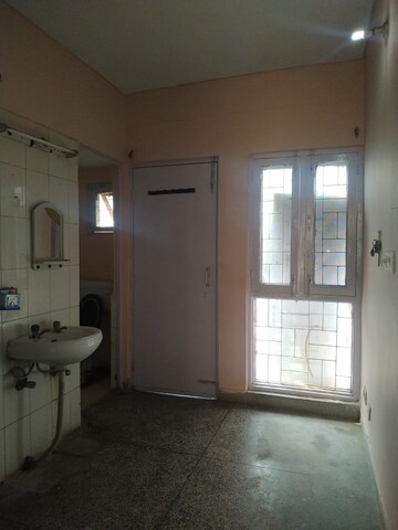 Room in 1 BHK Apartment at Jasola Vihar – for Rent