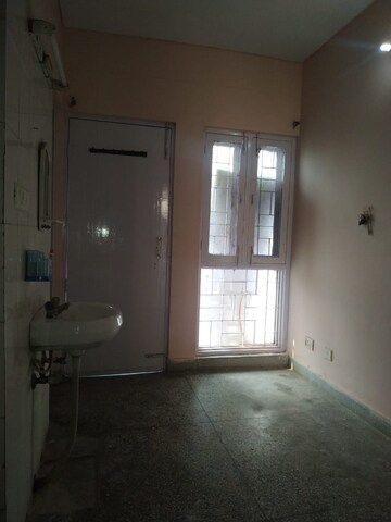 Room in 1 BHK Apartment at Jasola Vihar – for Rent