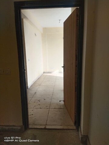 Room in 2.5 BHK Apartment at Wave City, Wave City – for Rent