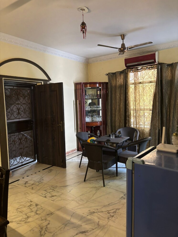 Living Room, unitech-singleton-floors-south-city 3 Bedroom 240 Sq.Yd. Builder Floor In Sector 50 Gurgaon 9774719