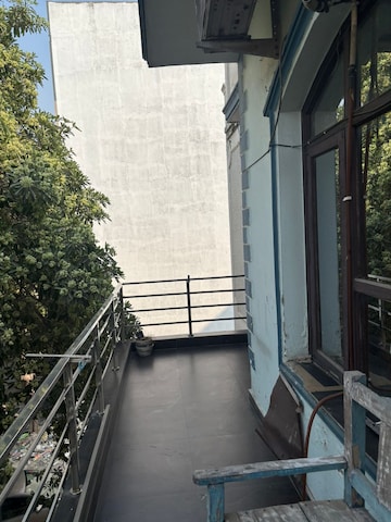 Balcony in 3 BHK Builder Floor at Unitech Singleton Floors South City, Sector 50 – for Sale