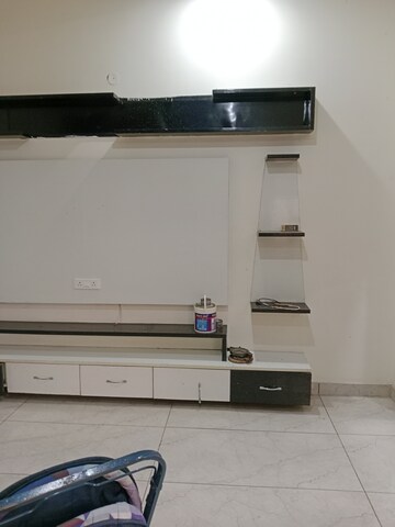 Furnished Amenities in 4 BHK Builder Floor at Sector 18 – for Rent