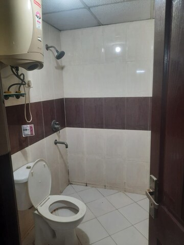 Bathroom in 2 BHK Builder Floor at RWA Apartments Sector 40, Sector 40 – for Rent