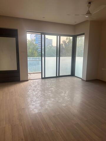 Room in 4 BHK Apartment at Skyi 5 Maidan, Baner – for Rent