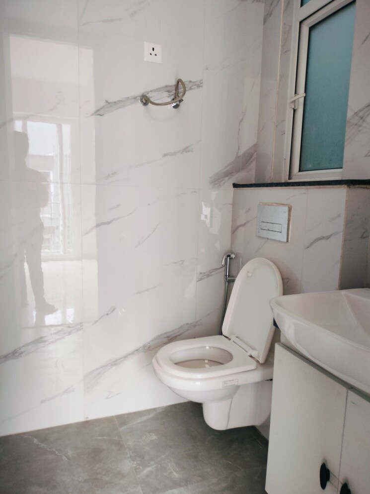 Bathroom, smart-world-gems 3.5 Bedroom 1494 Sq.Ft. Builder Floor In Sector 89 Gurgaon 9774879