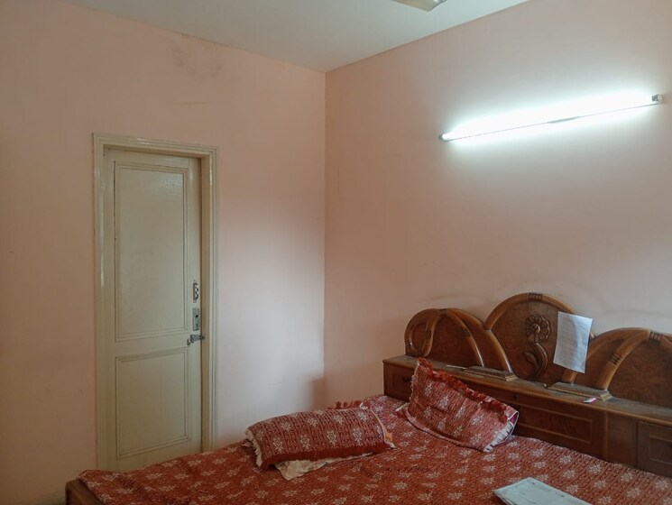 Room, saket 1 Bedroom 500 Sq.Ft. Villa In Saket Delhi 9774966