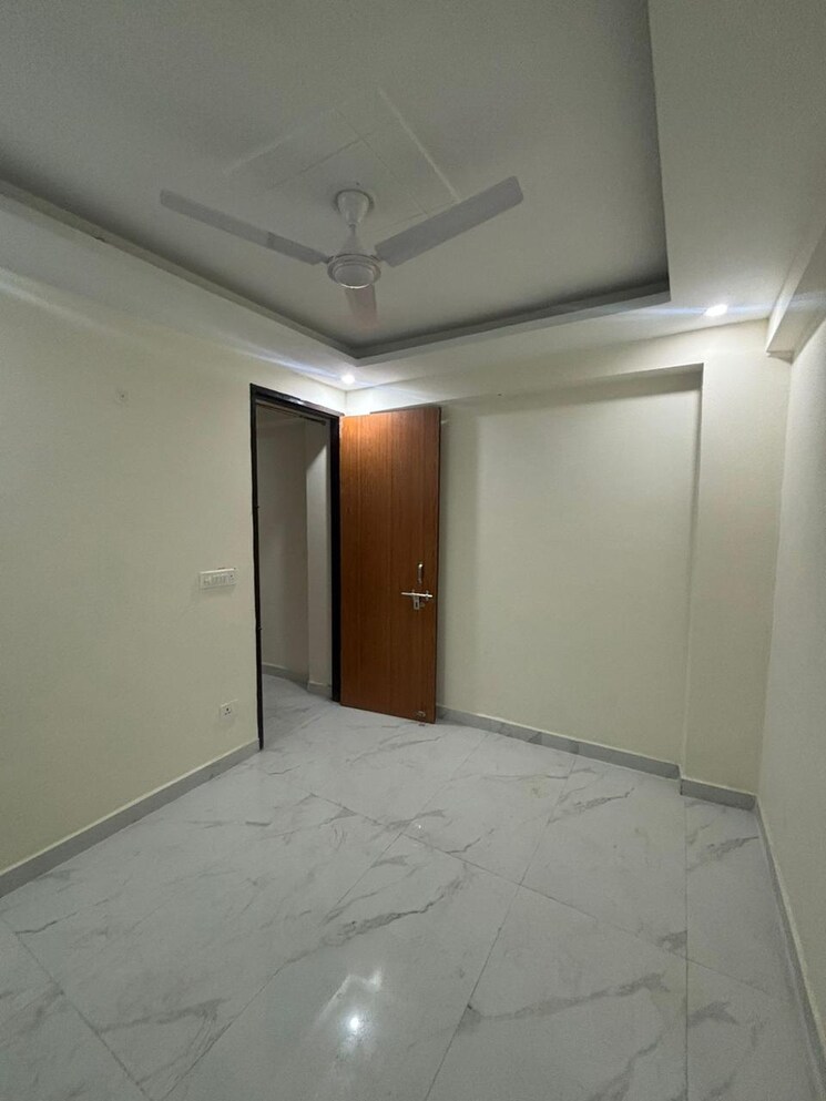 Room, sector 56 1.5 Bedroom 1450 Sq.Ft. Independent House In Sector 56 Noida 9774976