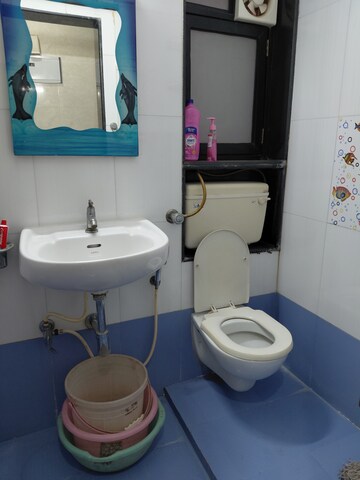 Master Bedroom in 2 BHK Apartment at Riddhi Garden, Malad East – for Rent