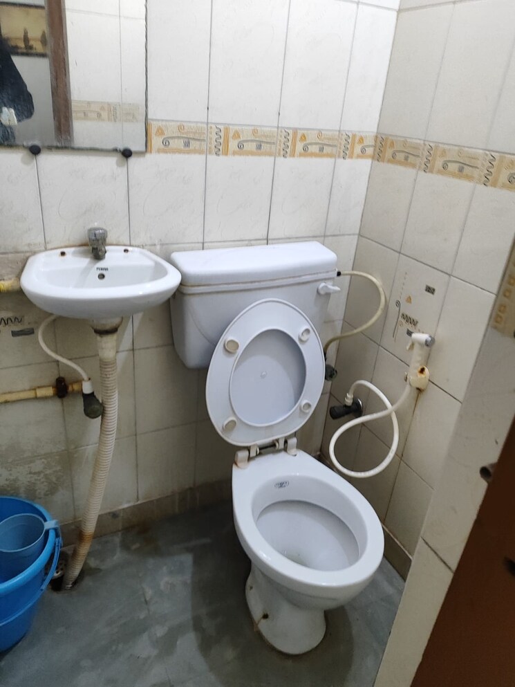 Bathroom, rwa-apartments-sector-39 2 Bedroom 1465 Sq.Ft. Builder Floor In Sector 39 Noida 9775116