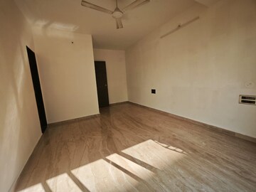 Room in 4 BHK Apartment at Shankar Vilas CHS, Chembur – for Sale