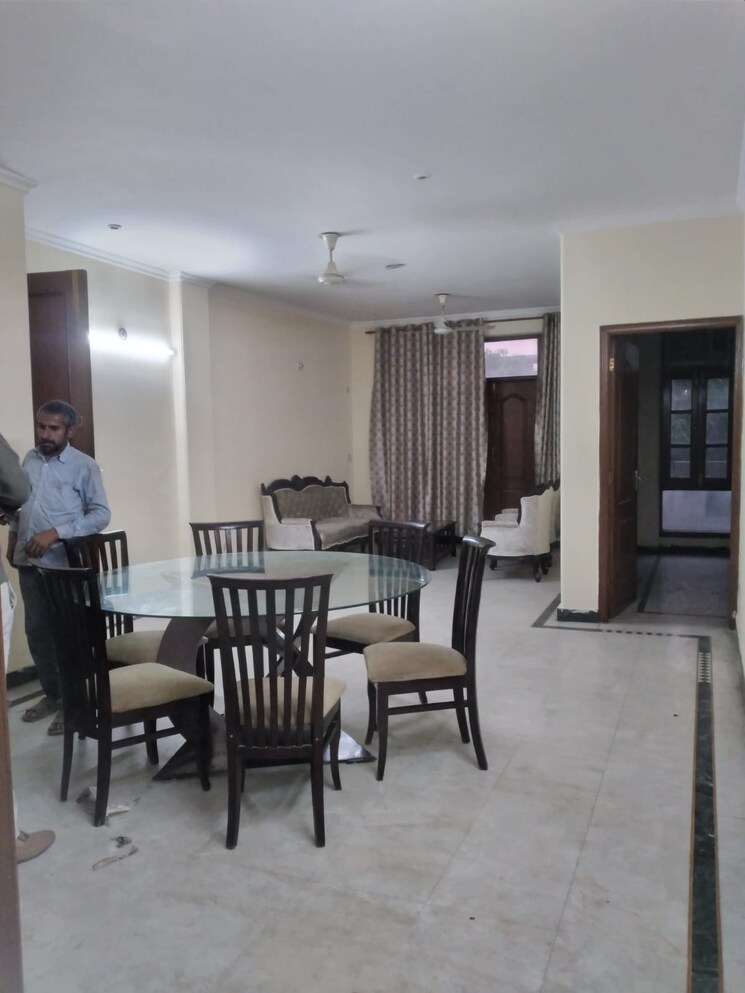 Living Room, pioneer-park-phase-1 3 Bedroom 1790 Sq.Ft. Apartment In Sector 61 Gurgaon 9775146