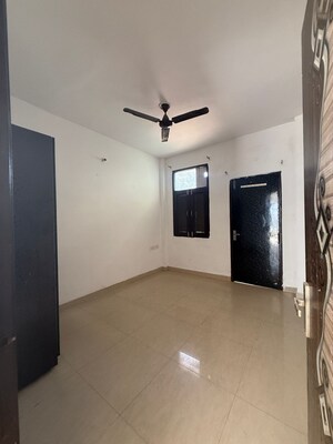 Room in 4 BHK Penthouse at Orchid Petals, Sector 49 – for Sale