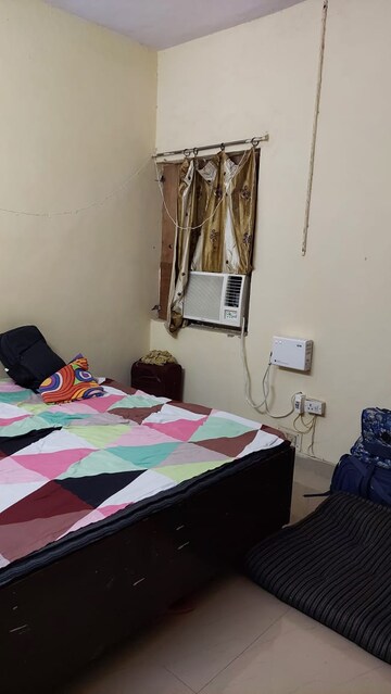 Master Bedroom in 2 BHK Builder Floor at RWA Apartments Sector 52, Sector 52 – for Rent
