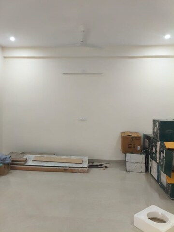 Living Room in 2.5 BHK Apartment at Unitech Ivory Towers, Sector 40 – for Sale