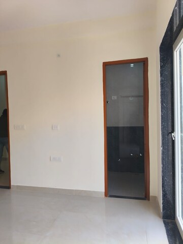 Furnished Amenities in 2.5 BHK Apartment at Unitech Ivory Towers, Sector 40 – for Sale