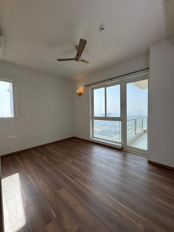 Room in 4 BHK Builder Floor at DLF City Phase IV, Dlf Phase iv – for Sale