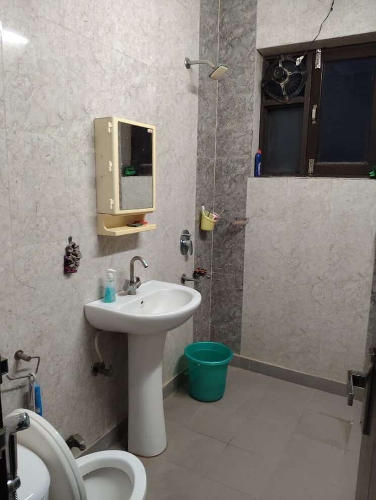 Bathroom, sector 46 3 Bedroom 2228 Sq.Ft. Independent House In Sector 46 Faridabad 9775388