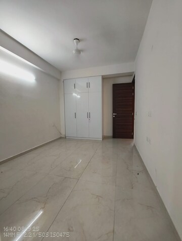 Building Lobby in 3.5 BHK Apartment at M3M Soulitude, Sector 89 – for Rent