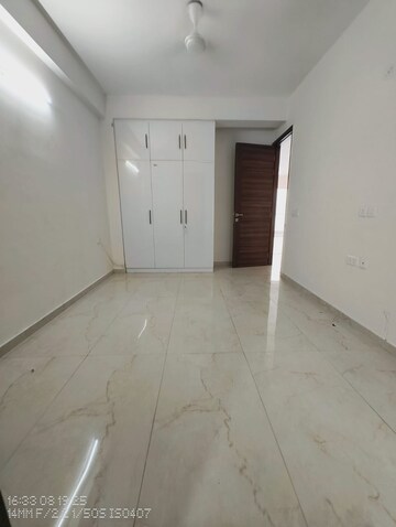 Room in 3.5 BHK Apartment at M3M Soulitude, Sector 89 – for Rent
