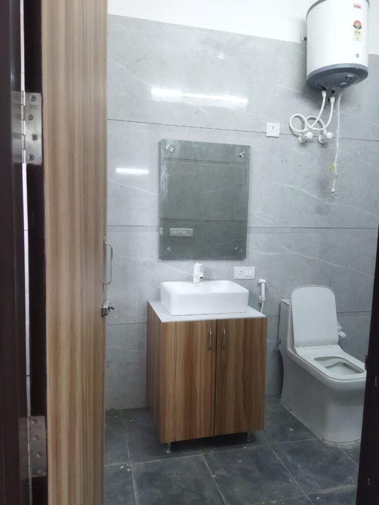Bathroom, chattarpur 1 Bedroom 500 Sq.Ft. Builder Floor In Chattarpur Delhi 9775708