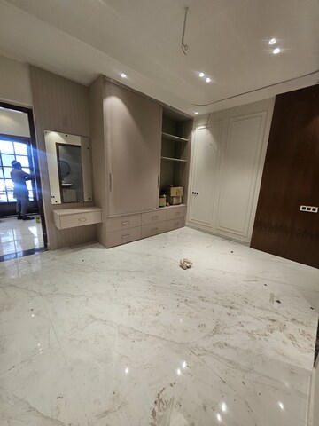 Room in 4 BHK Independent House at Sector 123 – for Sale