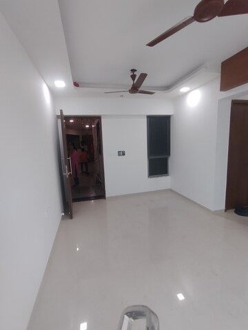 Room in 2 BHK Apartment at Kalpataru Immensa, Kolshet Road – for Rent