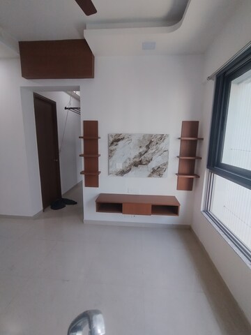 Room in 2 BHK Apartment at Kalpataru Immensa, Kolshet Road – for Rent