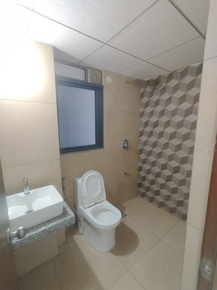 Bathroom, kalpataru-immensa 2 Bedroom 637 Sq.Ft. Apartment In Kolshet Road Thane 9775781