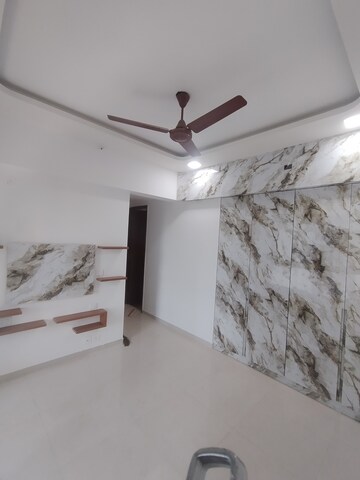 Room in 2 BHK Apartment at Kalpataru Immensa, Kolshet Road – for Rent