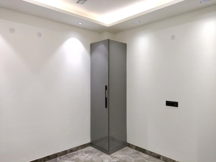 Room, sector 10 dwarka 4 Bedroom 2200 Sq.Ft. Apartment In Sector 10 Dwarka Delhi 9775860