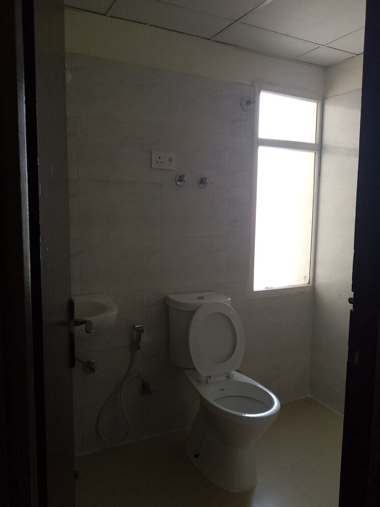 Bathroom, amrapali-enchante 2 Bedroom 850 Sq.Ft. Apartment In Tech Zone 4 Greater Noida Greater Noida 9775886