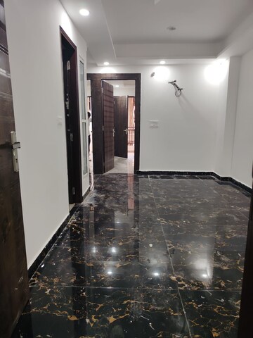 Room in 2 BHK Builder Floor at RWA Apartments Sector 73, Sector 73 – for Rent