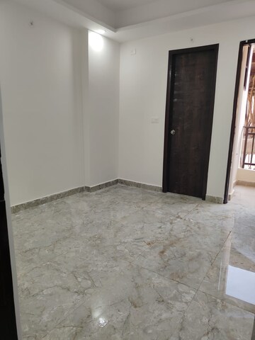 Room in 2 BHK Builder Floor at RWA Apartments Sector 73, Sector 73 – for Rent