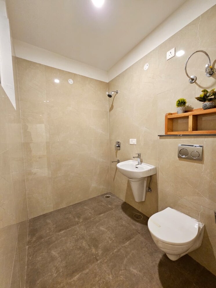 Bathroom, aura-homes 3 Bedroom 1625 Sq.Ft. Apartment In Patiala Road Zirakpur 9775551