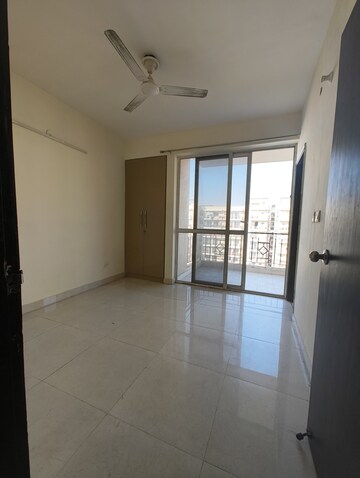 Room in 2 BHK Apartment at Signature Global Andour Height, Sector 71 – for Sale