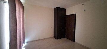 Room in 2 BHK Apartment at Gomti Nagar – for Sale