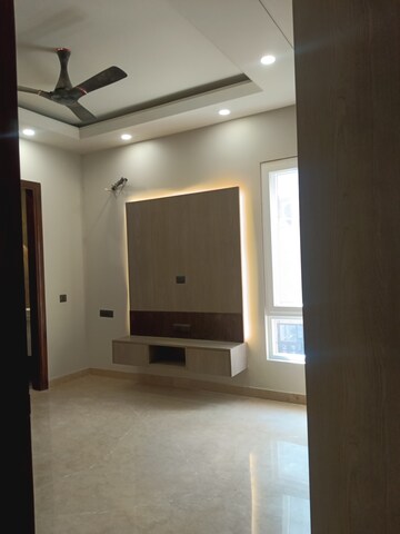 Room in 3 BHK Builder Floor at Rajouri Garden – for Sale