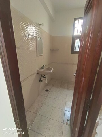 Bathroom in 4 BHK Builder Floor at Dlf Phase ii – for Sale