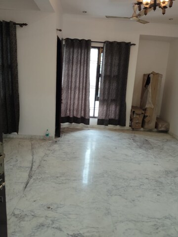 Room in 4 BHK Builder Floor at Ahinsa Khand 2 – for Rent